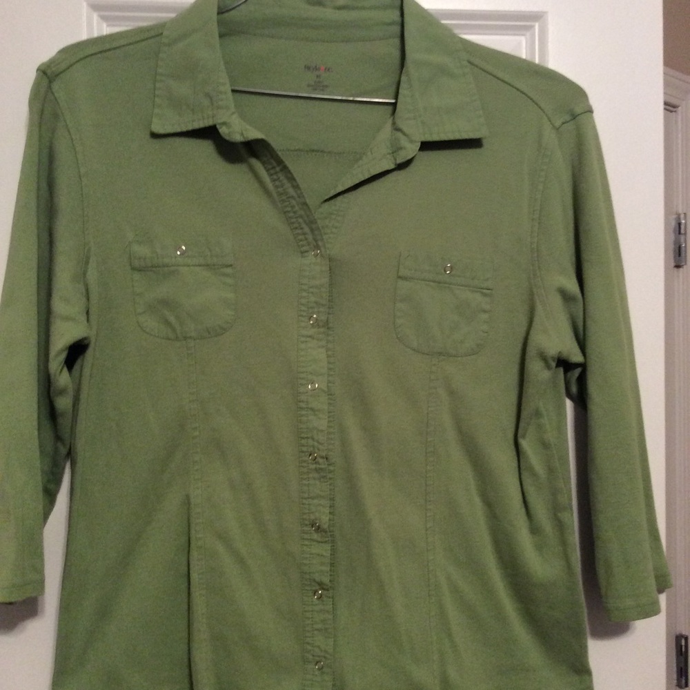 Ladies green snap closure blouse